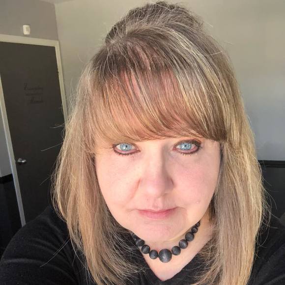 Meet your Posher, Jennifer - Picture 1 of 1